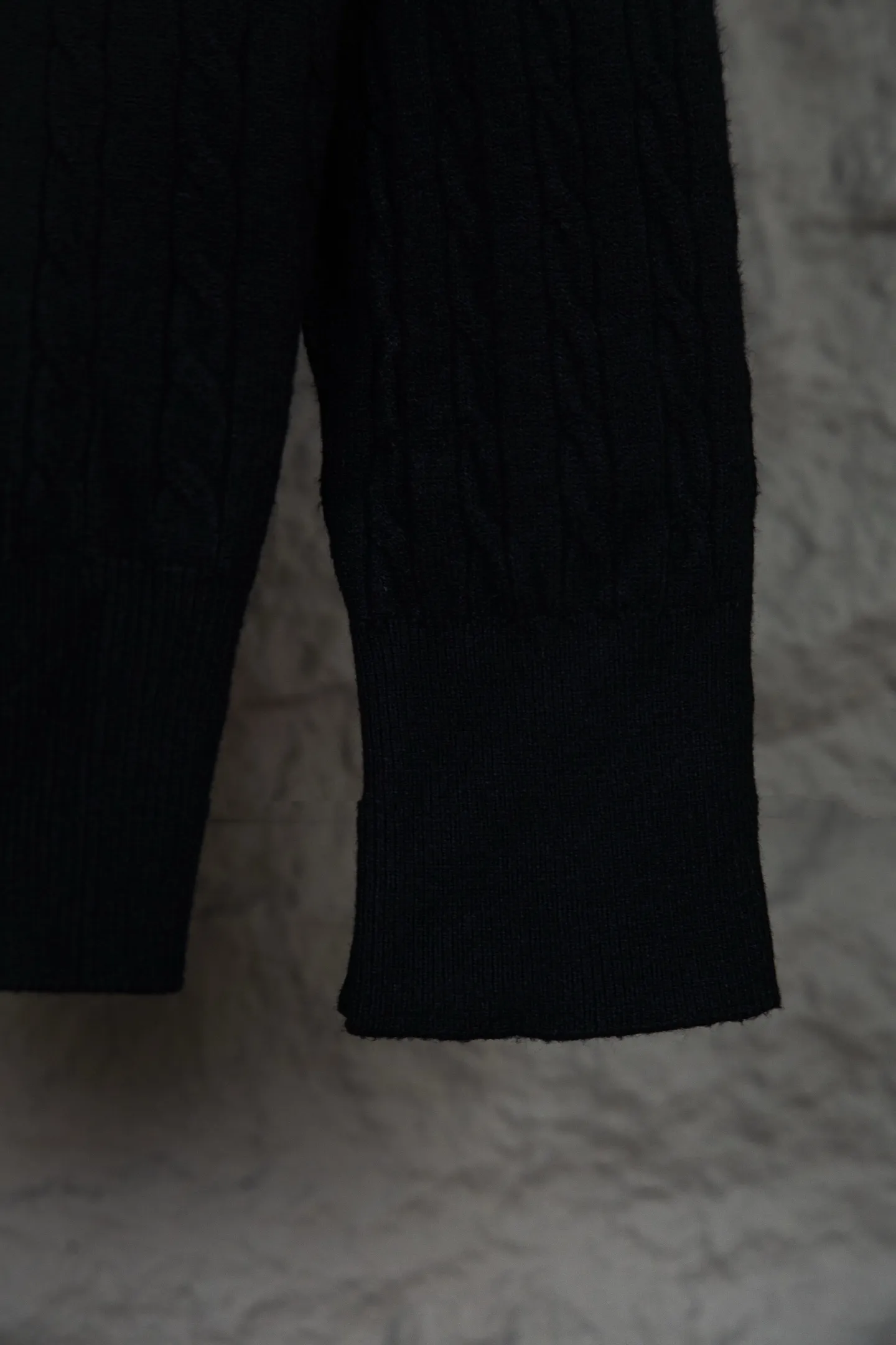 P190 Ralph Lauren Classic Round Neck Solid Color Pony Embroidered Logo Knitted Cardigan Long Sleeve Ralph Lauren Classic Basic Versatile Twist Knitted Cardigan Long Sleeve Main supply platform live broadcast Wholesale entity Replenish when out of stock Not removed from the shelves Quality 1:1 patterning Complete three standards Correct version of pony logo Imported quality cotton yarn Focus on high-end Cost-effective Good quality Needless to say Zhao Lusi's same style is really amazing, so sweet I'm so beautiful. This cardigan is really good-looking. It's simple and easy to wear. It's a must-have for goddess ootd. Good-looking clothes are never picky. A must-have in the wardrobe of goddesses. Size: S-XL. Color: black, apricot, gray, navy, red, white.